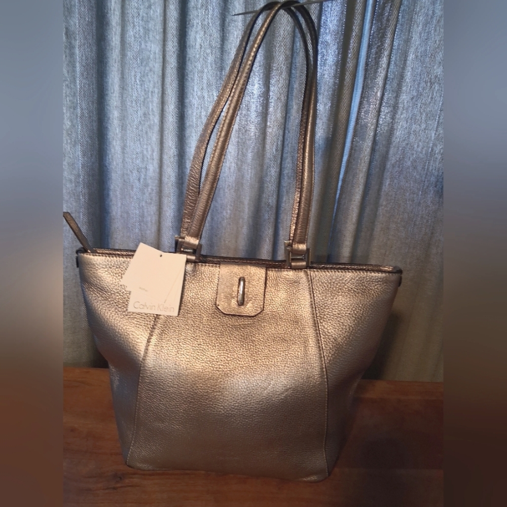 NWT Calvin Klein Metalic Silver Pebble Leather Tote.